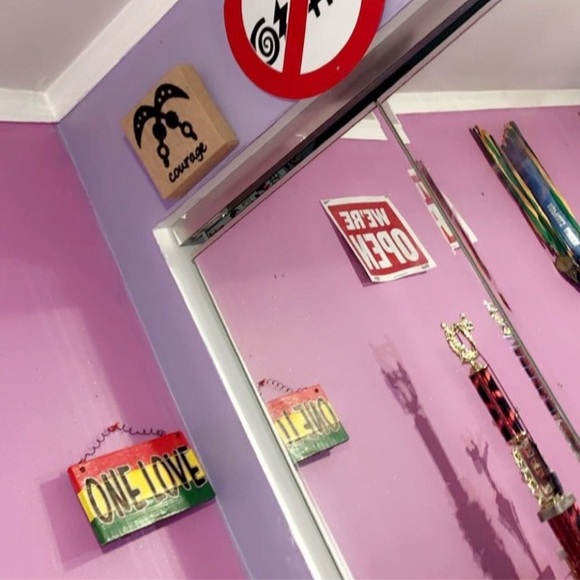 * One Love Sign❤️💛💚 - Picture 1 of 3